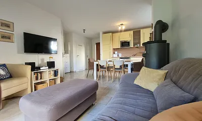 Esstisch mit Blick auf Terrasse