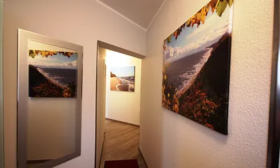 Flur mit preisgekrönten Fotos von Koserow