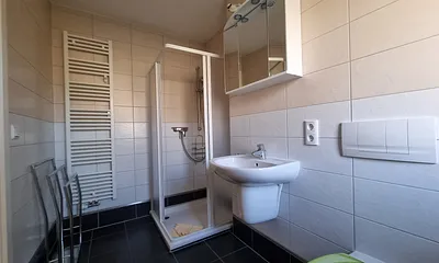 Bad mit Dusche/WC