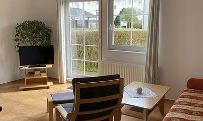 Wohn-und Küchenbereich mit Zutritt auf die Terrasse 