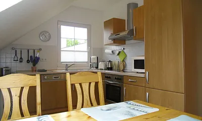 Die Küche ist voll ausgestattet