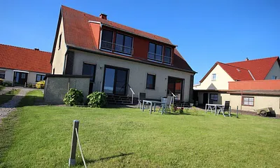 Von der Wohnung gelangen Sie direkt zur Terrasse im Grünen.