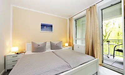 Schlafzimmer mit Balkon