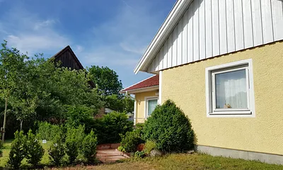 Schön angelegter Garten, Terrasse nach Süden und Westen orientiert