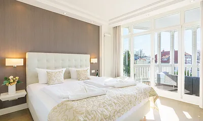 Schlafzimmer mit Doppelbett