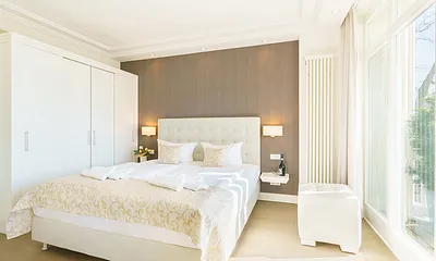 Schlafzimmer mit Doppelbett