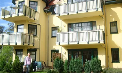Terrassenblick.Ein Grill steht Ihnen zur Verfügung. Die Terrasse ist mit einer gepflegten Wiese umzäunt. Für Gäste die im Urlaub viel Wert auf Freiraum und Sicherheit für Ihre Klein-Kinder legen. 