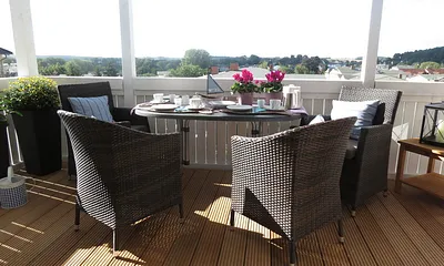 großer, sonniger Süd-Balkon