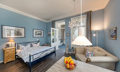 Der Schlafbereich und die Leseecke.