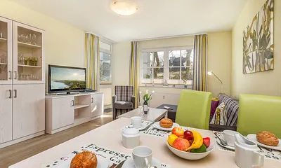 Hier im Bild der Eßplatz. WLAN ist in der Ferienwohnung kostenfrei verfügbar.