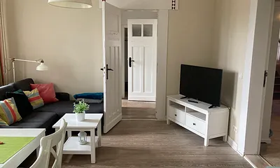 Blick vom Esszimmer in den Küchen/Badflur