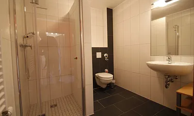 Bad mit ebenerdiger Dusche