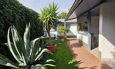 Innenhof mit Blick auf die Wohnung Ruden u. rechts Wohnung Hiddensee u. Rügen