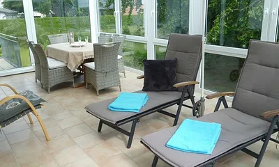 Gemütlicher Wintergarten im Grünen ohne Einsicht