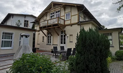 Aussenansicht mit Villa