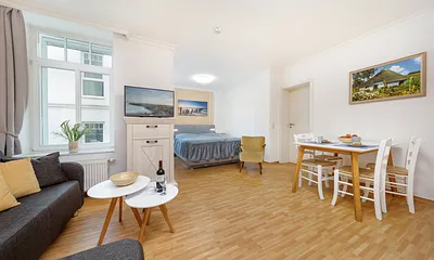 Flachbild-TV und CD-Radio sind vorhanden. WLAN steht kostenfrei zur Verfügung.