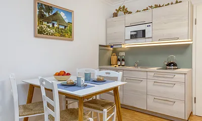 Der Eßbereich mit Küchenzeile.