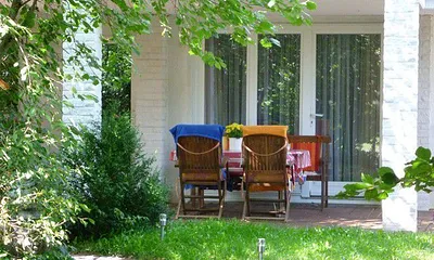 Villa Romantica Gartenwohnung mit großer überdachter Terrasse