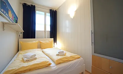 zweites Schlafzimmer mit Doppelbett (160x200 cm)