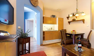 Im Winter 2019 wurde eine neue Küchenzeile eingebaut. Hier sehen Sie noch die alte Küche. Ein Foto von der neuen folgt in Kürze.