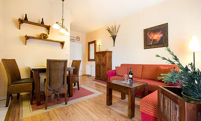 WLAn ist in der Ferienwohnung kostenfrei verfügbar. Das TV-Gerät ist internetfähig.