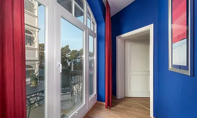 Hier der Fur zum Balkon und zum Schlafzimmer.