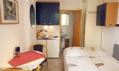 Komfortable Schlafcouch, umfangreiche Ausstattung wie Kaffeemaschine, Toaster, Mikrowelle, Wasserkocher u.a.