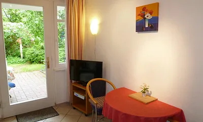 Eigener Eingang, Blick ins Grüne, Sie wohnen auf 1300 m² großem Grundstück mit herrlichen Bäumen