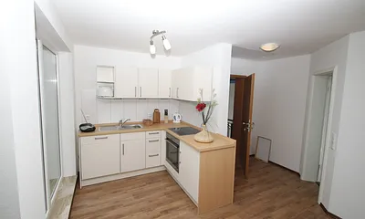 Wohnküche mit Geschirrspüler, Backofen