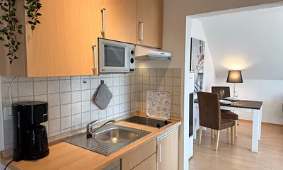 VOLLAUSGESTATTETE KÜCHENZEILE