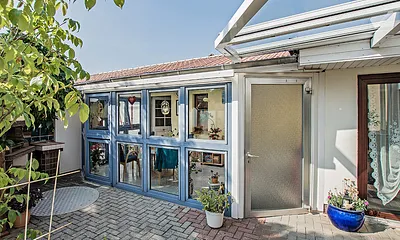 Ferienwohnung mit Blick in den Wintergarten.