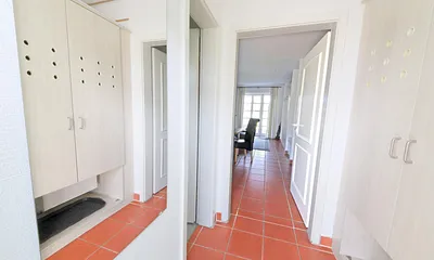 Der Flur mit Einbauschrank