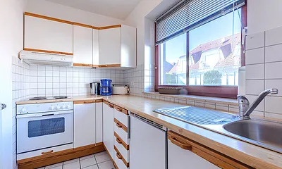 komplett eingerichtete Küche