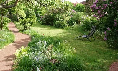 Großer Garten - Blick ins Grüne, parkähnliches Grundstück für beste Erholung