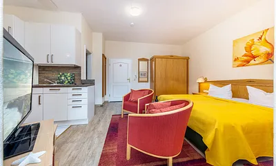 Die Fewo hat natürlich auch einen großen Kleiderschrank.