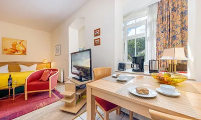 Im Haus sind Waschmaschine und Trockner (Münzgeräte) vorhanden.