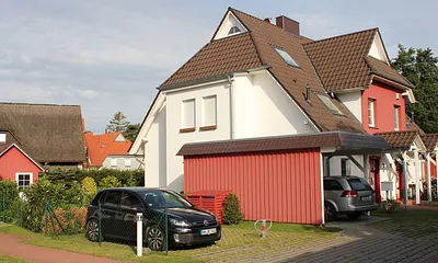 Carport und 2 Stellplätze