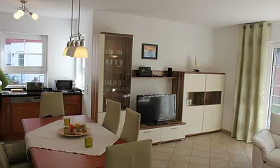 Schrankwand, TV-Geät, DVD-Player, Stereoanl.