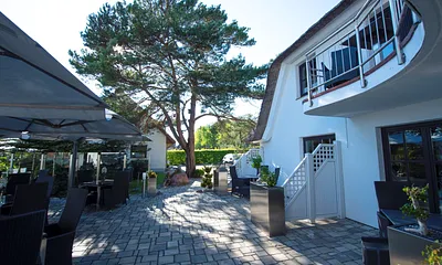 Frühstücksterrasse, Terrasse zum Sonnen und Relaxen, mit Blick auf den Selliner See