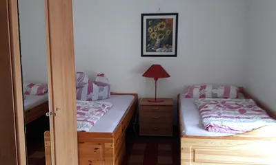 Schlafzimmer 2 mit 2 Einzelbetten