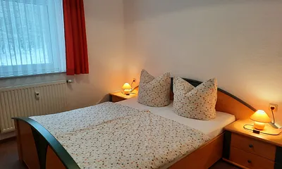 Schlafzimmer mit Blick in den Buchenwald