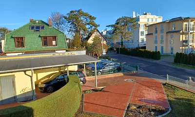 Parkplatz auf dem Grundstück