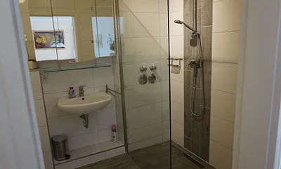 große Walk-In-Dusche