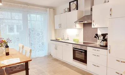 Komplett ausgestattete Küche mit Geschirrspüler