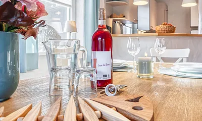 gemütlicher Esstisch