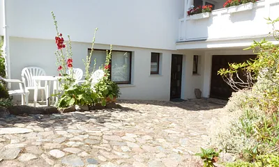 Eingang und kleine Terrasse