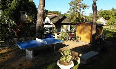 Tischtennisplatte und Fahrradschuppen Johanna I und II