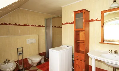 Bidet,großräumige Dusche, Waschmaschine