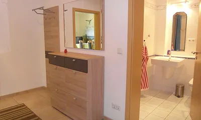 Flur mit Zugang 2. Bad