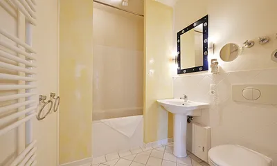 Badezimmer mit Badewanne Wohnung 8